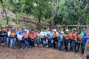 Sexta jornada de reforestación de la Dirección General de Minería con especies de la Lista Roja de la UICN: un paso firme hacia la sostenibilidad ambiental